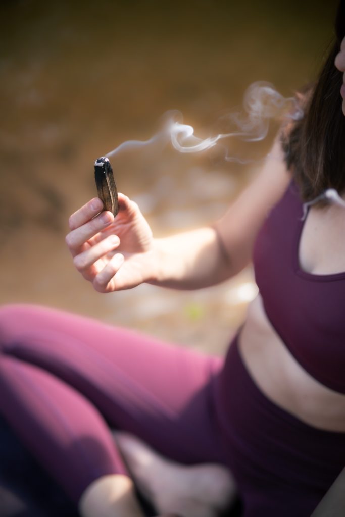 Jak zacząć praktykę jogi – poradnik dla początkujących